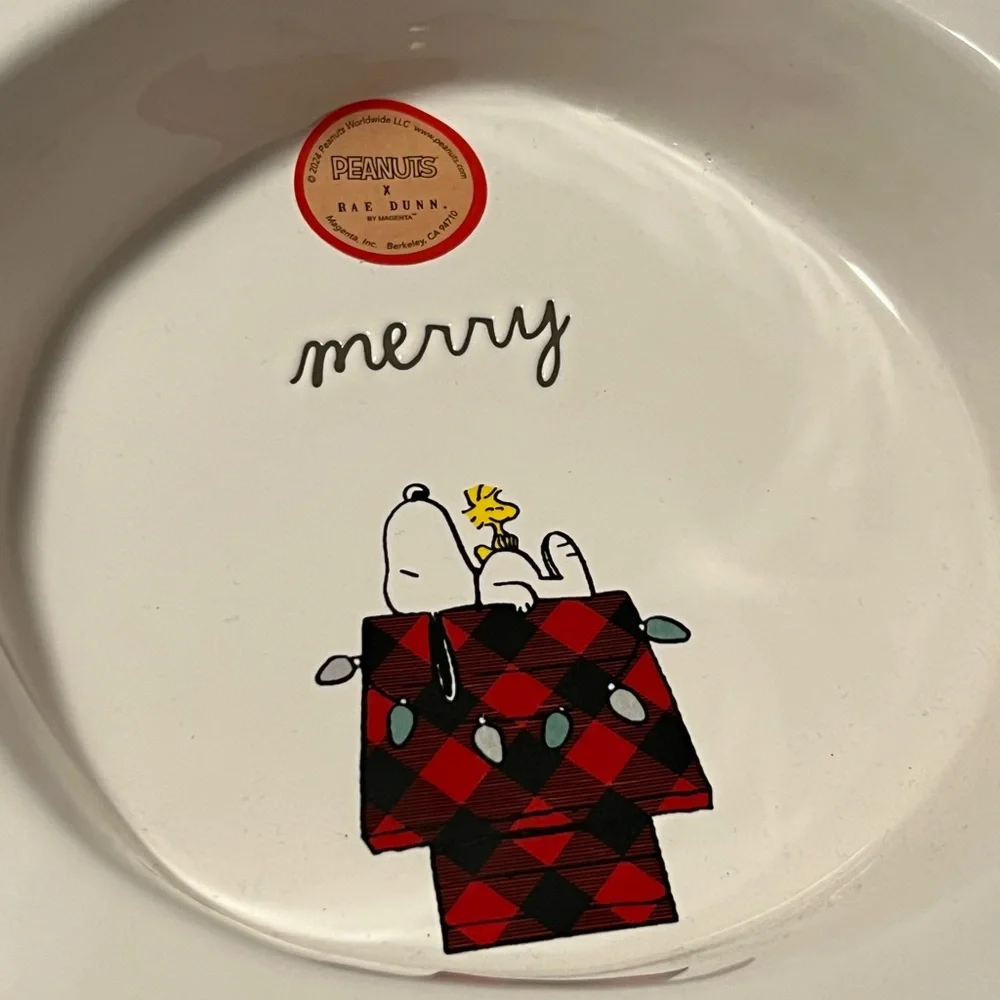 Rae Dunn x peanuts snoopy Christmas pie dish, Serving Dish 